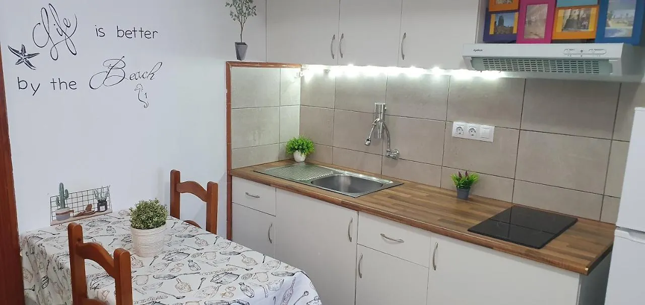 Burero Beach Stay - Comfy - Near Airport & Beaches El Burrero 0*,  España